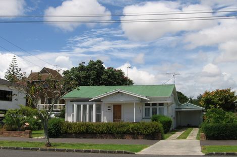 Photo of property in 8 Joan Street, Point Chevalier, Auckland, 1022