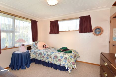 Photo of property in 27 Bayne Terrace, Macandrew Bay, Dunedin, 9014