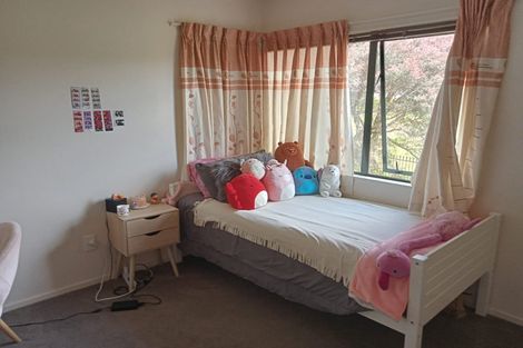 Photo of property in 9 San Fernando Way, Henderson, Auckland, 0612