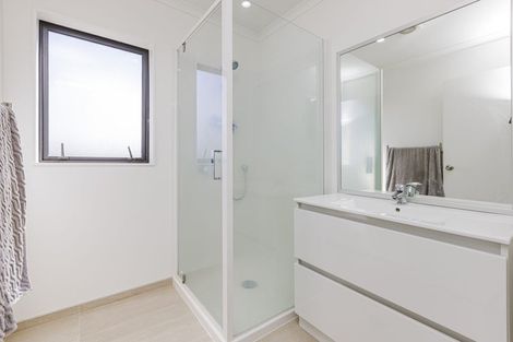 Photo of property in 11 Beardmore Lane, Papakura, 2110