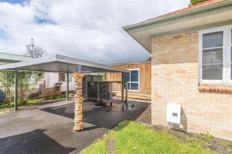 Photo of property in 2 Old Farm Road, Hamilton East, Hamilton, 3216