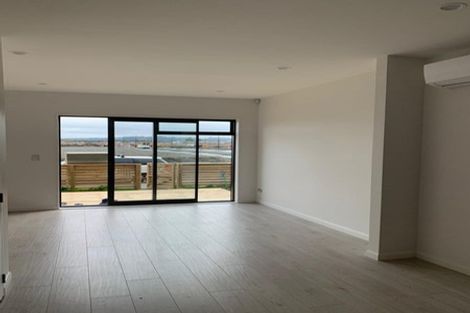 Photo of property in 42 Parahau Road, Papakura, 2110