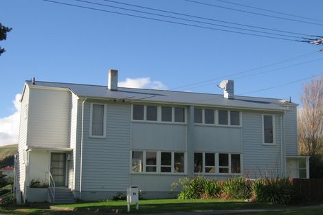 Photo of property in 5a D'urville Street, Cannons Creek, Porirua, 5024