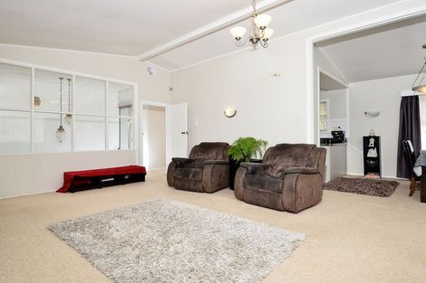 Photo of property in 41 School Road, Te Atatu South, Auckland, 0610