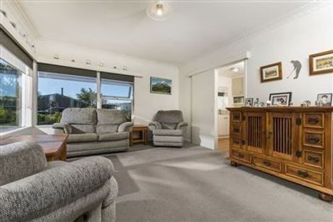 Photo of property in 1/33 Knightsbridge Drive, Forrest Hill, Auckland, 0620