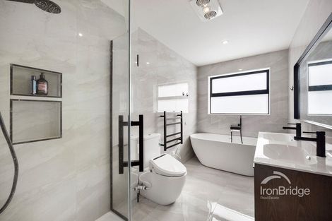 Photo of property in 21a Sovereign Place, Glenfield, Auckland, 0629