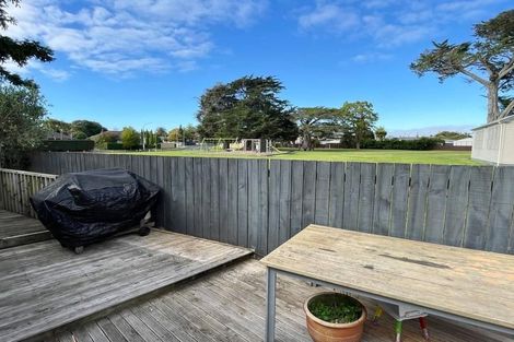 Photo of property in 28 Durham Street, Te Atatu Peninsula, Auckland, 0610