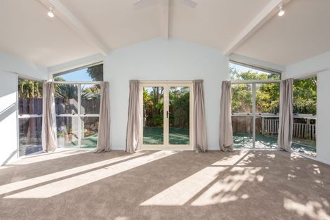 Photo of property in 28 Woolwich Close, Whitby, Porirua, 5024