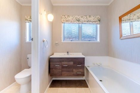 Photo of property in 15 Park Avenue, Waikanae, 5036