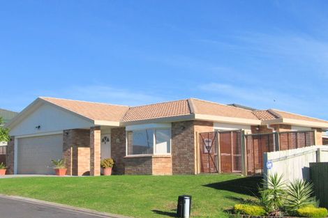 Photo of property in 37 Fleetwood Drive, Henderson, Auckland, 0612