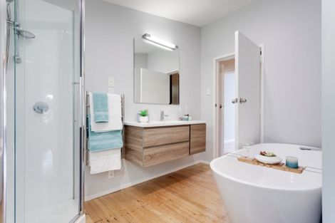 Photo of property in 5 Waerenga Road, Days Bay, Lower Hutt, 5013