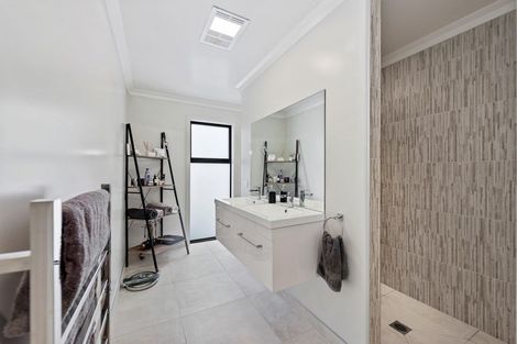 Photo of property in 20 Naeo Close, Papamoa Beach, Papamoa, 3118