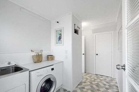 Photo of property in 27b Port View Crescent, Moturoa, New Plymouth, 4310