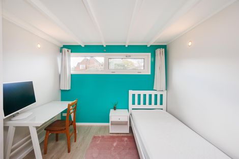 Photo of property in 21 Heathcote Place, Fitzherbert, Palmerston North, 4410