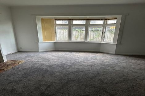 Photo of property in 155 Glenfield Road, Hillcrest, Auckland, 0626