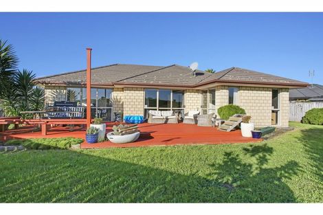 Photo of property in 24 Breaker Grove, Waiuku, 2123
