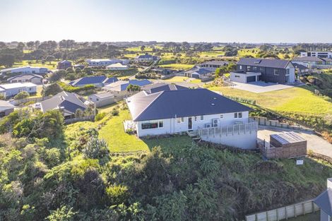 Photo of property in 12 Longbeach Drive, Castlecliff, Whanganui, 4501