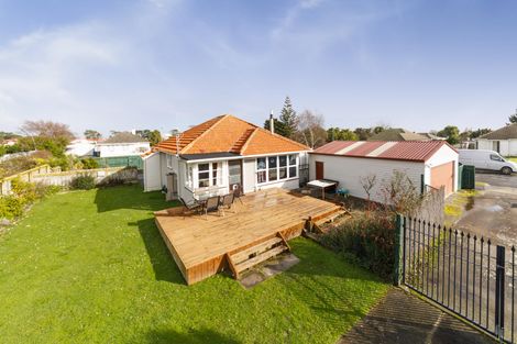 Photo of property in 15 Tweed Street, Roslyn, Palmerston North, 4414