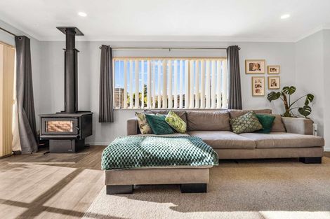 Photo of property in 36 Mandalay Place, Waiuku, 2123