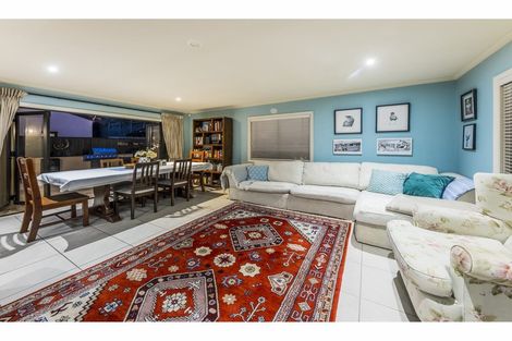 Photo of property in 25 Bridgefield Crescent, Flat Bush, Auckland, 2016