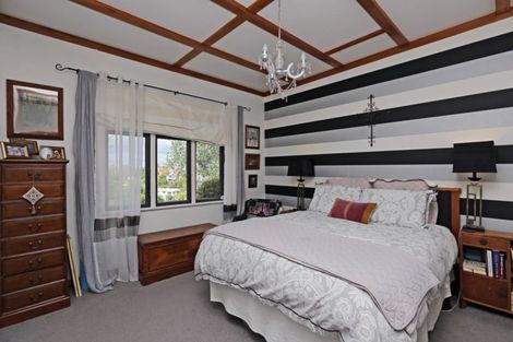 Photo of property in 10 Harvey Road, Bluff Hill, Napier, 4110