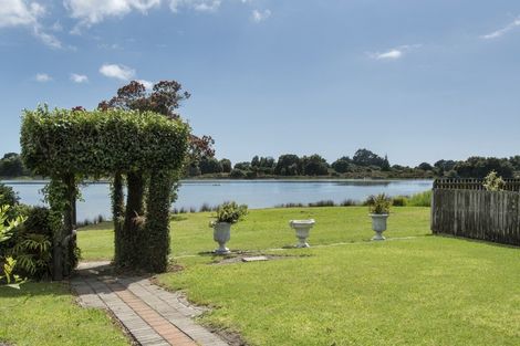 Photo of property in 28 Roretana Drive, Athenree, Katikati, 3177