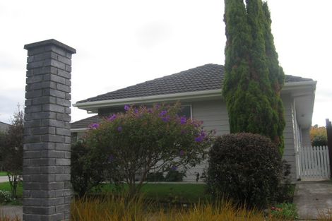 Photo of property in 16 Dalfield Place, Highbury, Palmerston North, 4412