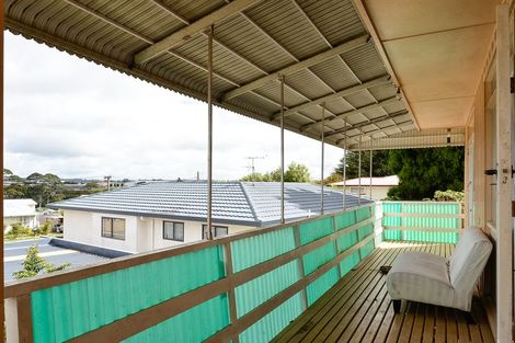 Photo of property in 41 School Road, Te Atatu South, Auckland, 0610