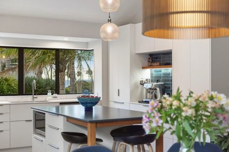 Photo of property in 83b William Bayes Place, Red Beach, 0932