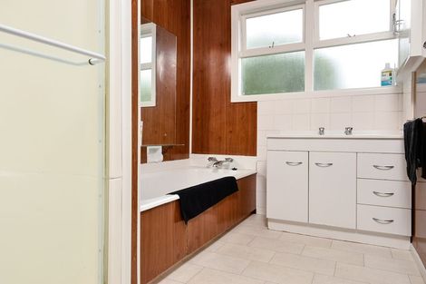 Photo of property in 41 School Road, Te Atatu South, Auckland, 0610