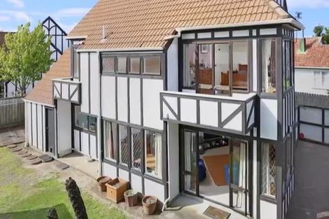 Photo of property in 3/15 Swanson Road, Henderson, Auckland, 0610