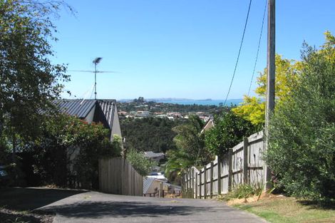 Photo of property in 2/945 East Coast Road, Torbay, Auckland, 0630