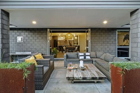 Photo of property in 10 Cooke Farm Grove, Waiwhakaiho, New Plymouth, 4312