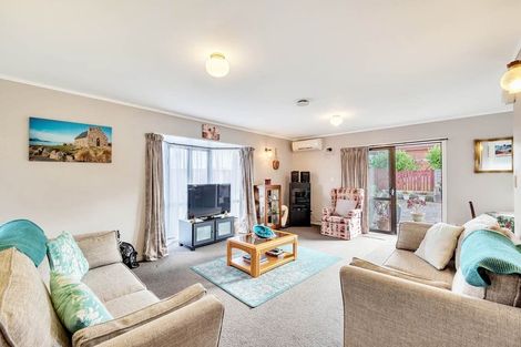 Photo of property in 2/4 Spring Grove, Henderson, Auckland, 0612