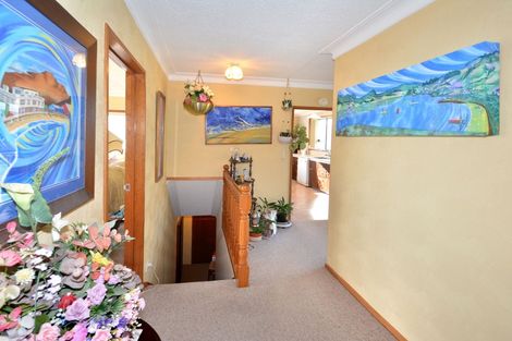 Photo of property in 27 Bayne Terrace, Macandrew Bay, Dunedin, 9014