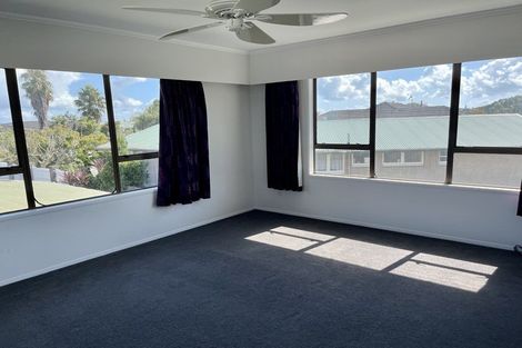 Photo of property in 18 Bradbury Road, Botany Downs, Auckland, 2010