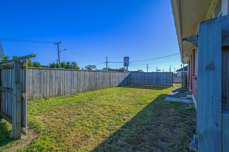 Photo of property in Clifton School, 71 Taumaihi Street, Bulls, 4818