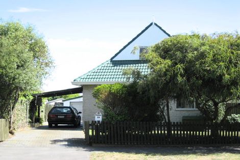 Photo of property in 24 Ruru Road, Bromley, Christchurch, 8062