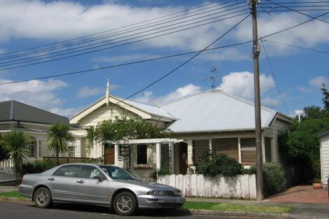 Photo of property in 10 Garden Terrace, Devonport, Auckland, 0624