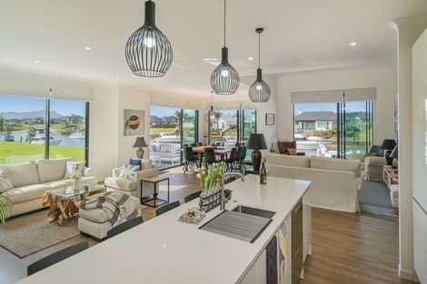 Photo of property in 35 Awatea Drive, Whitianga, 3510