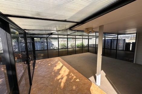 Photo of property in 1/4 Westpark Drive, West Harbour, Auckland, 0618