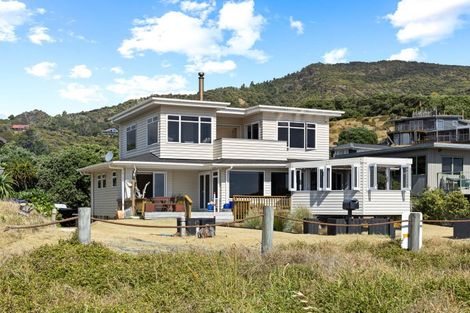 Photo of property in 47 Marine Parade South, Piha, 0772