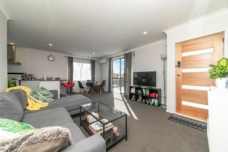 Photo of property in 6 Solea Road, Sunnyvale, Auckland, 0612