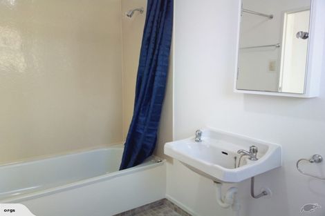 Photo of property in 1/43 Edgecombe Street, Newlands, Wellington, 6037