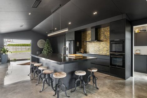 Photo of property in 9b Cross Street, Lepperton, New Plymouth, 4373