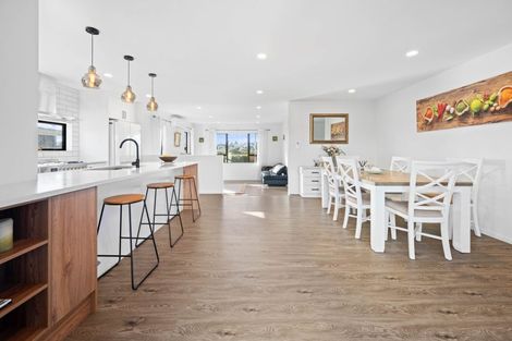 Photo of property in 32 Huarahi Pai Road, Huapai, Kumeu, 0810