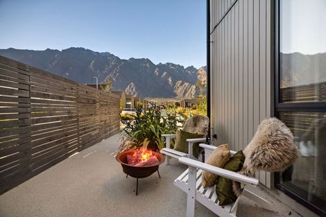 Photo of property in 33 Casterway Crescent, Jacks Point, 9371