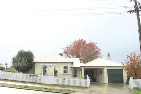 Photo of property in 64a Uxbridge Road, Mellons Bay, Auckland, 2014