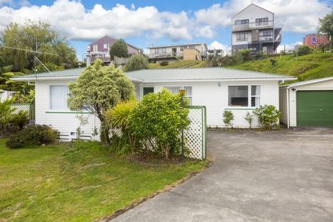 Photo of property in 39 Vista Crescent, Maoribank, Upper Hutt, 5018