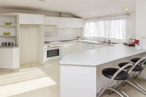 Photo of property in 26 Palmcrest Grove, Highland Park, Auckland, 2010